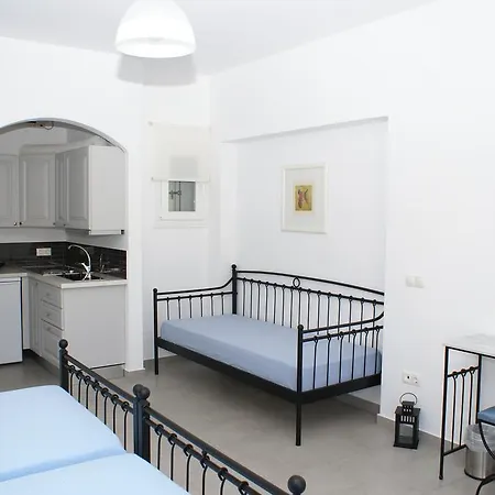 Petra & Fos Studios Apartment